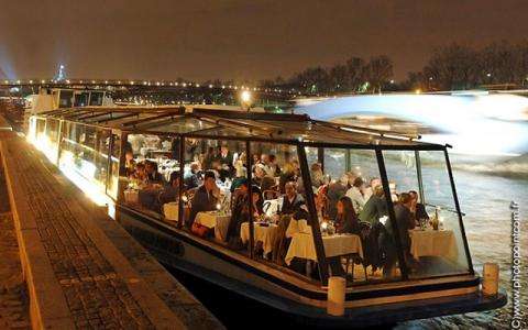  Dîner-Croisière Réveillon de Noël : Bâteau  La Marina :  